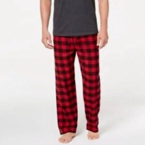 Set of 2 men’s Club Room Red and Green Plaid flannel 100% cotton Pants, size L